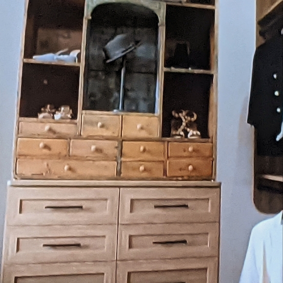 Meet your Posher, Sylvia - Picture 1 of 1